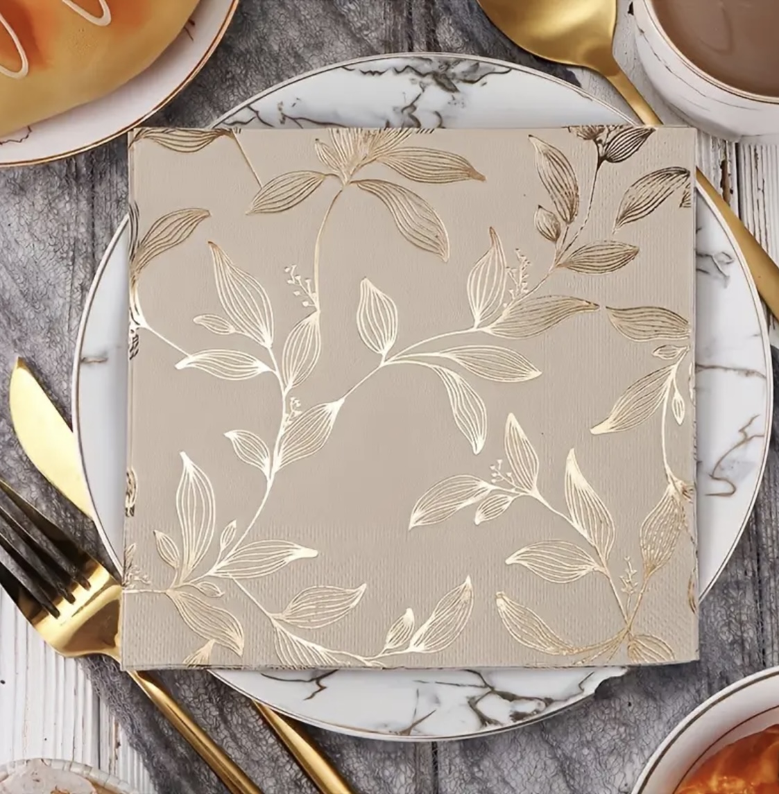 Servíettur - beige og gylltar